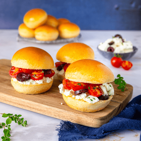 Mini Brioche με φέτα, ελιά και τοματίνι (τύπου ντάκος)
